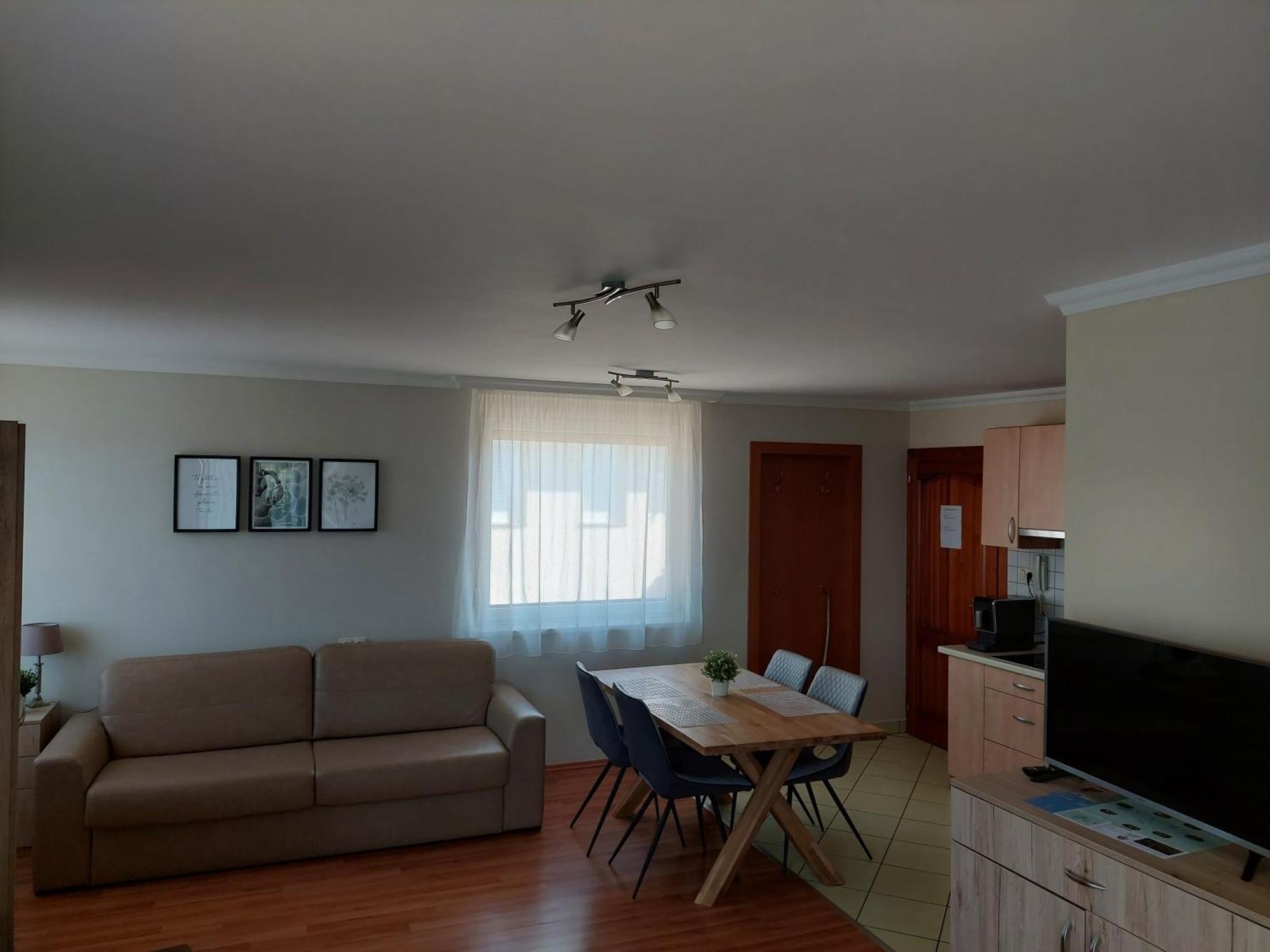Elek Apartmanhaz Хайдусобосло Экстерьер фото