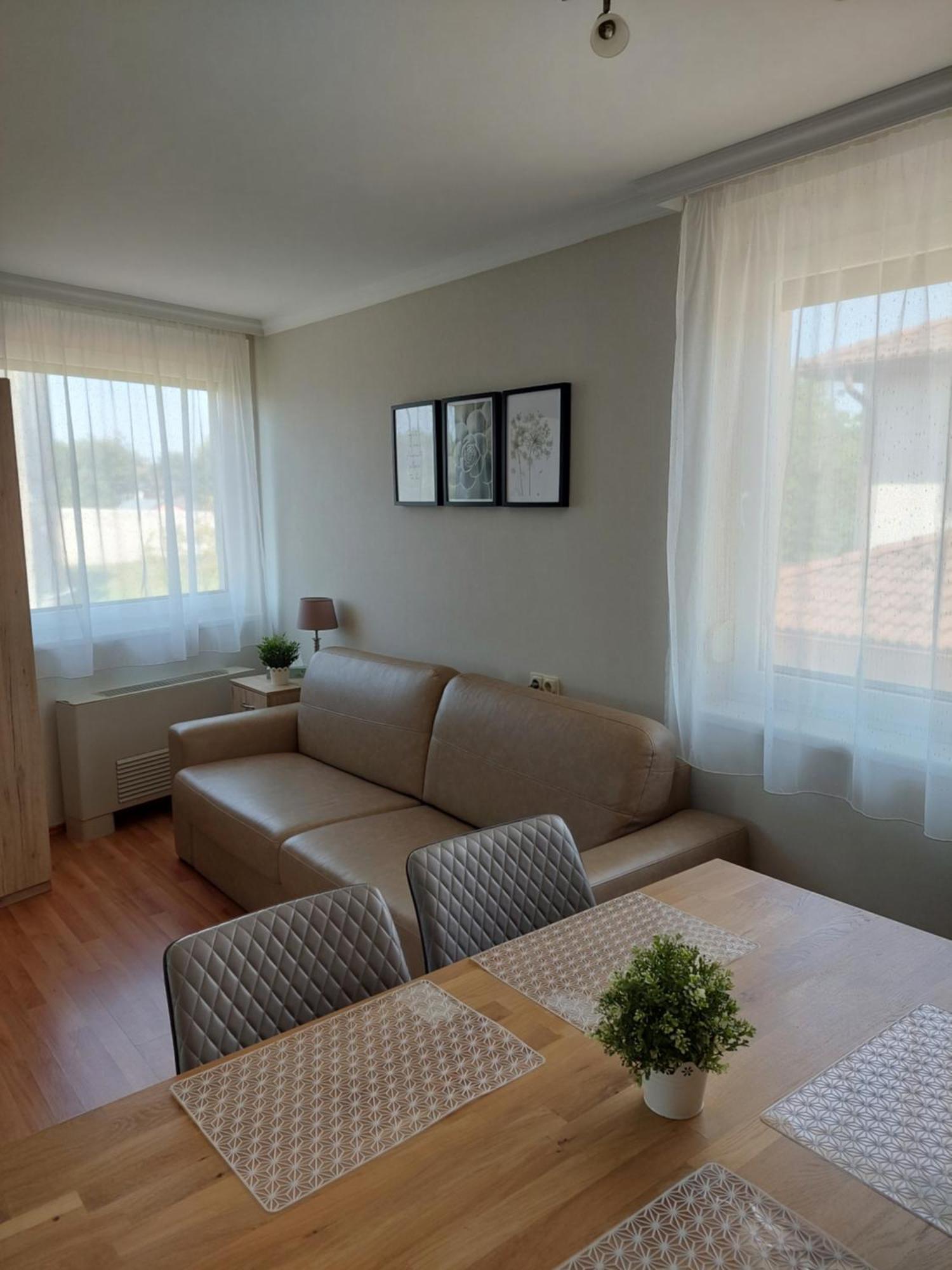Elek Apartmanhaz Хайдусобосло Экстерьер фото