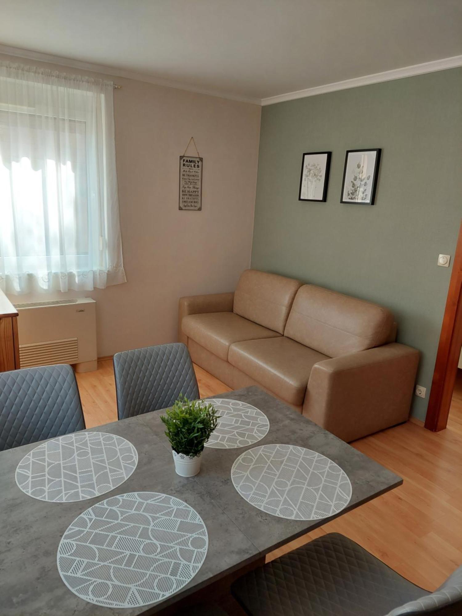 Elek Apartmanhaz Хайдусобосло Экстерьер фото