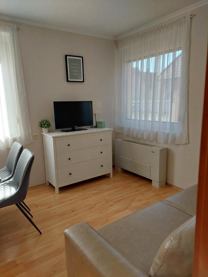 Elek Apartmanhaz Хайдусобосло Экстерьер фото